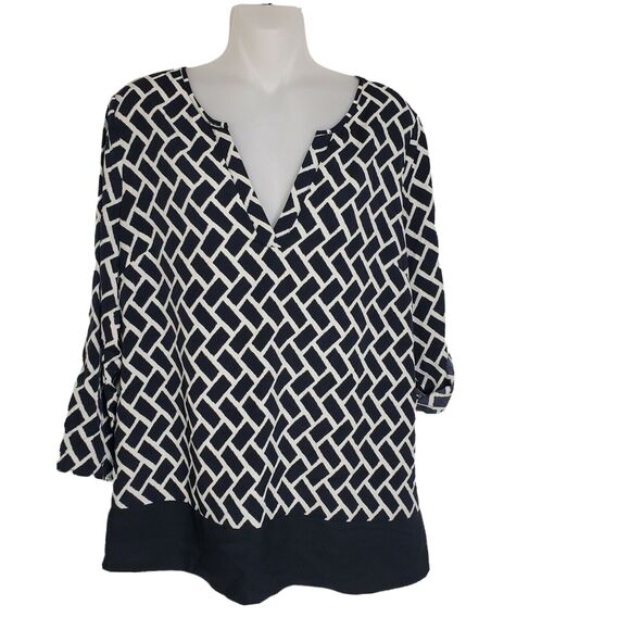 41 Hawthorn Womens Top Medium Black White Abstract 3/4 Roll Tab Sleeve V Neck - Picture 1 of 9